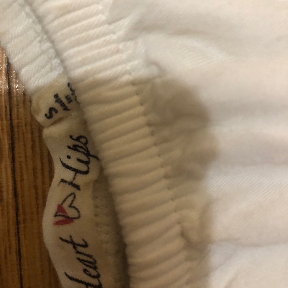 Heart Hips White Off-Shoulder Ruffle Top - Picture 3 of 5
